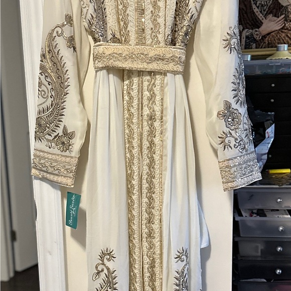 Size L or XL - Picture 3 of 3